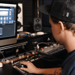 Dan Walker | How To Master in Logic Pro | Watch And Learn